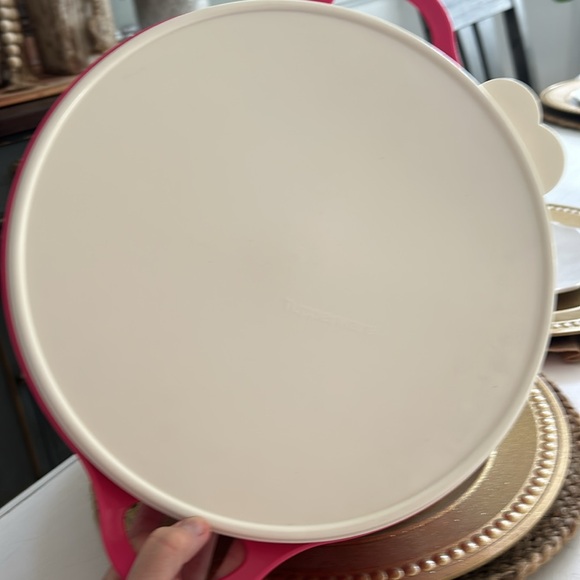 Tupperware 10L pink bowl with lid - Picture 2 of 11